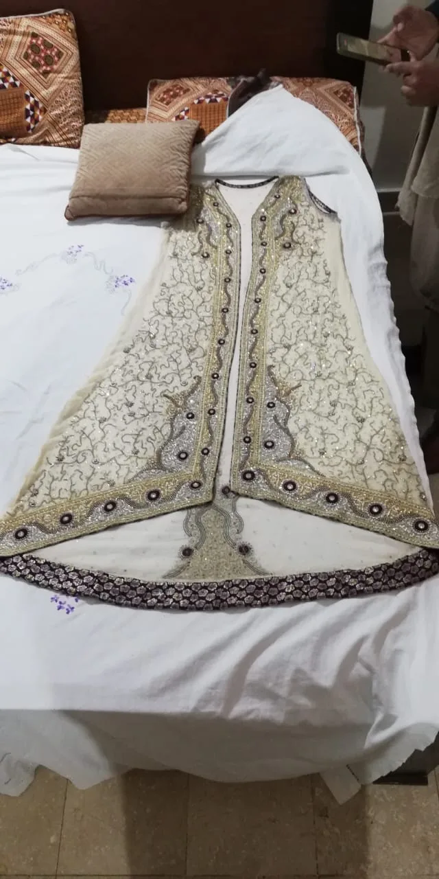 Tail bridal dress
